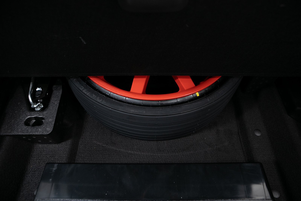 Thumbnail: 2026 Porsche Macan - 32