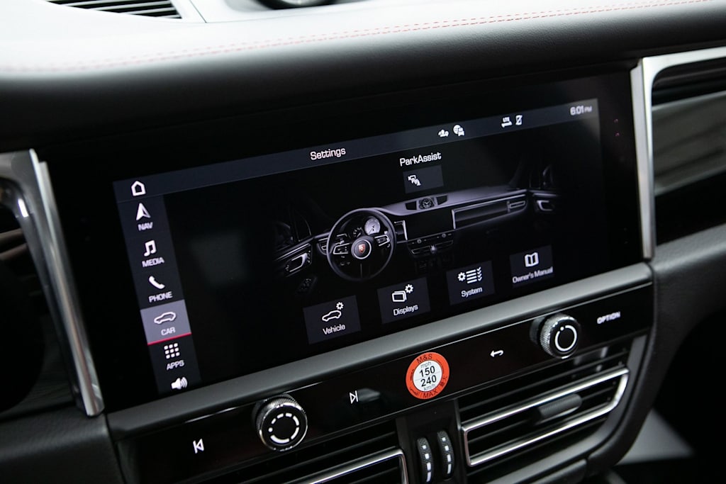 Thumbnail: 2026 Porsche Macan - 10