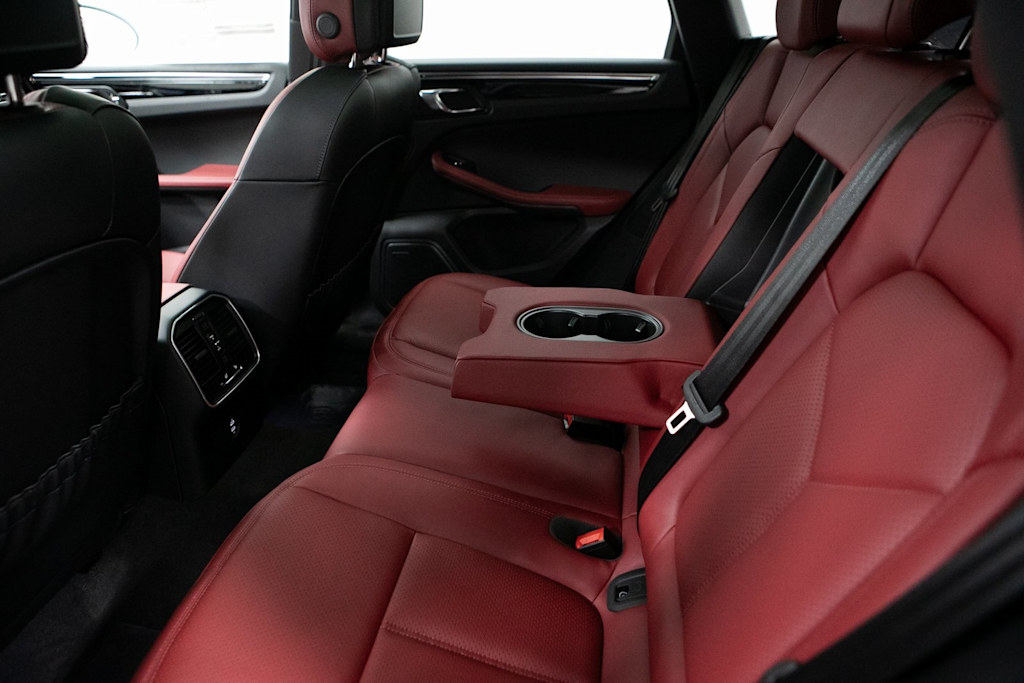 Thumbnail: 2026 Porsche Macan - 29