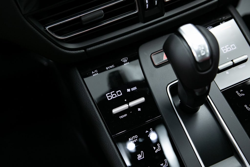 Thumbnail: 2026 Porsche Macan - 24