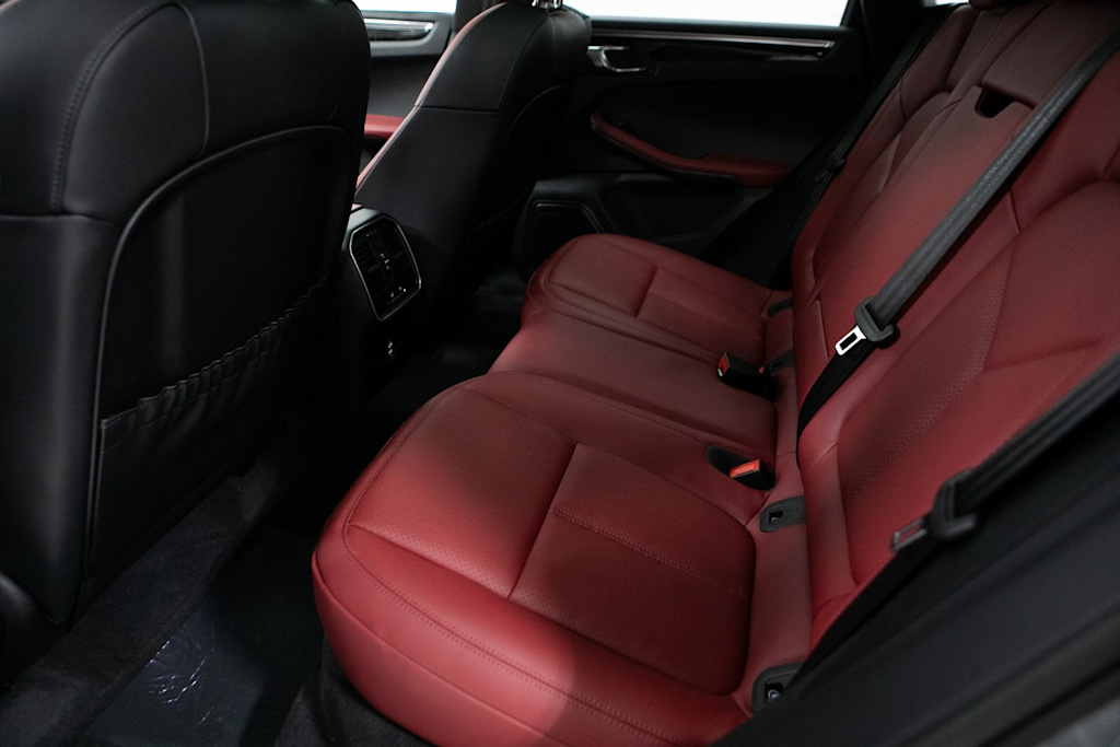 Thumbnail: 2026 Porsche Macan - 9