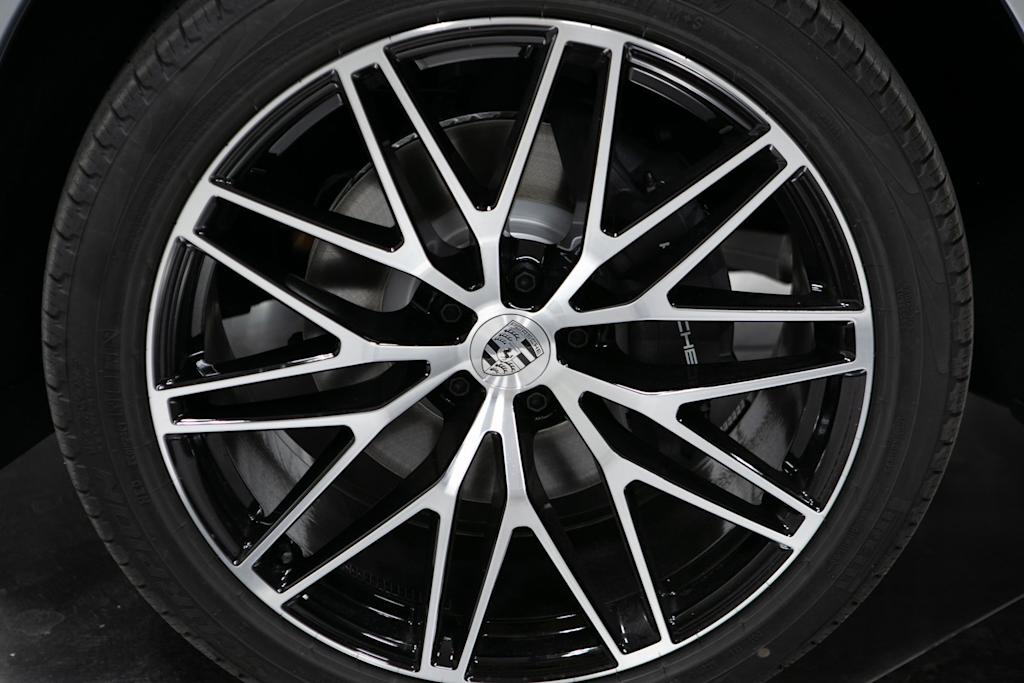 Thumbnail: 2026 Porsche Macan - 5