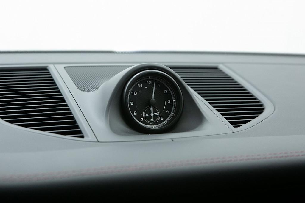 Thumbnail: 2026 Porsche Macan - 27