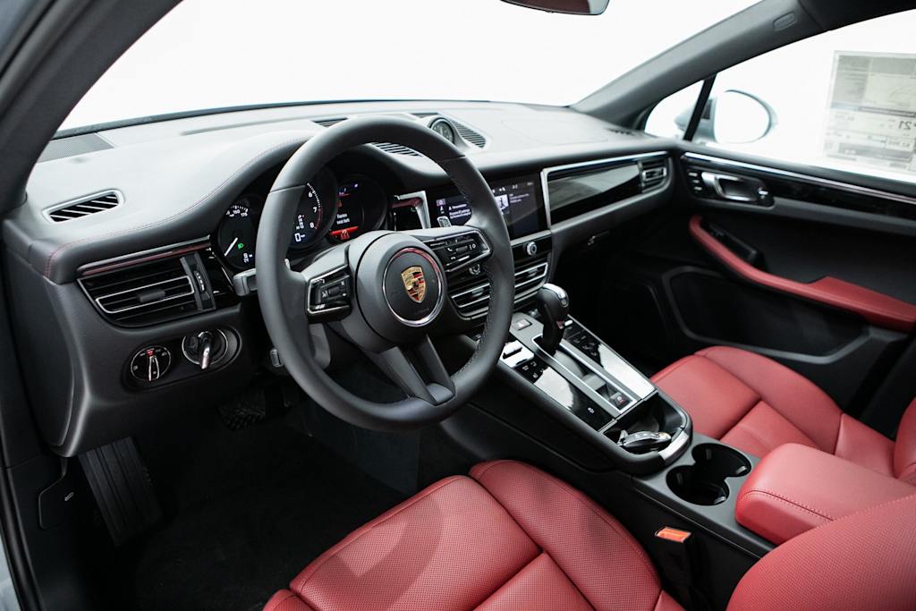 Thumbnail: 2026 Porsche Macan - 2