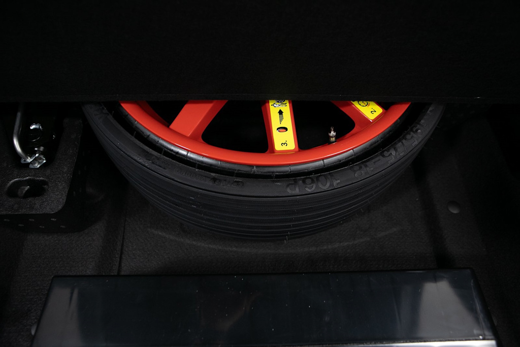 Thumbnail: 2026 Porsche Macan - 31