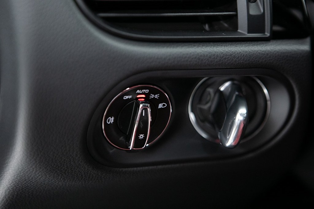 Thumbnail: 2026 Porsche Macan - 23