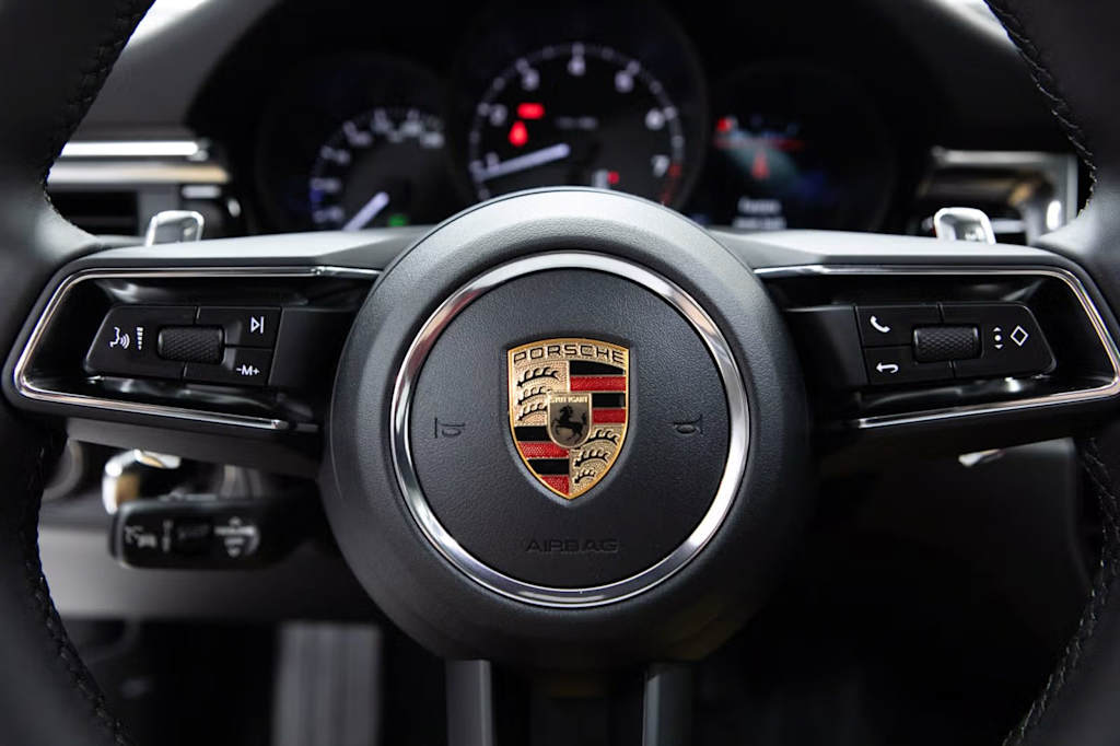 Thumbnail: 2026 Porsche Macan - 20