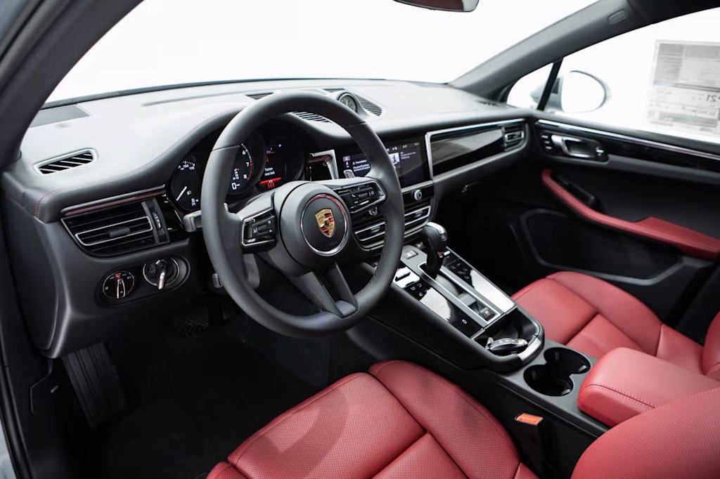 Thumbnail: 2026 Porsche Macan - 2