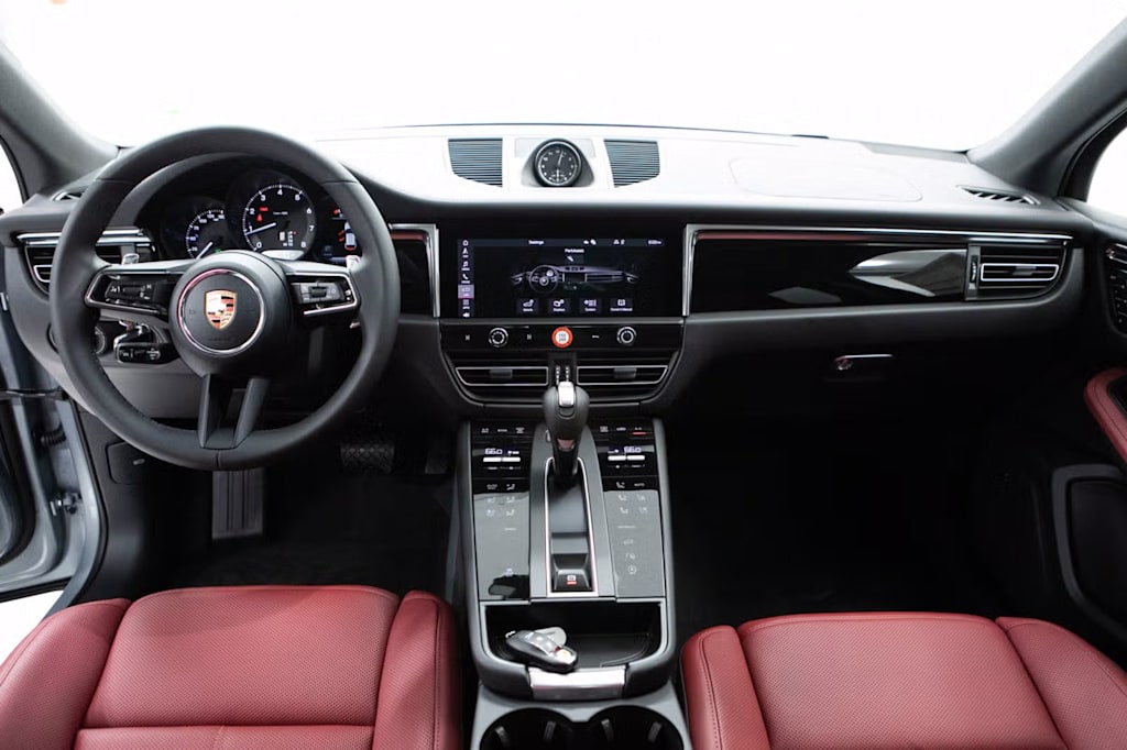Thumbnail: 2026 Porsche Macan - 8