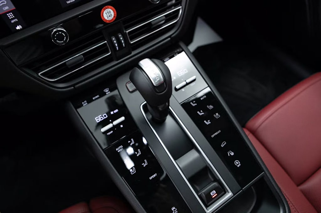 Thumbnail: 2026 Porsche Macan - 31