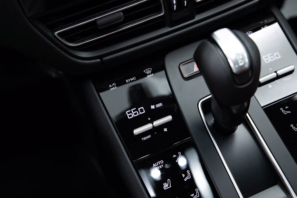 Thumbnail: 2026 Porsche Macan - 13