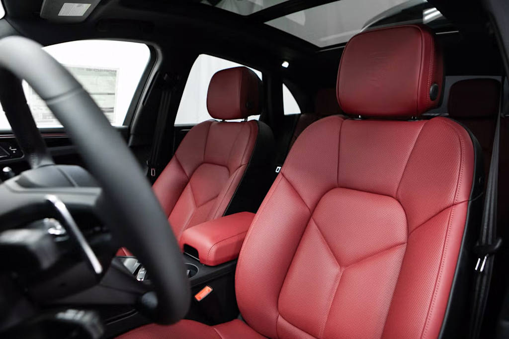 Thumbnail: 2026 Porsche Macan - 9