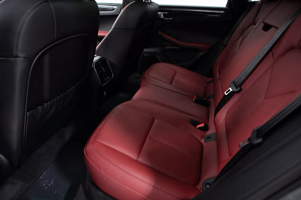 Thumbnail: 2026 Porsche Macan - 36