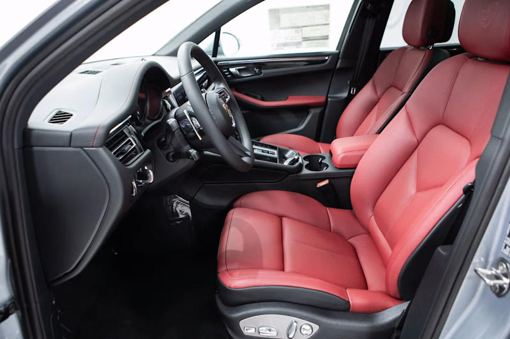 Thumbnail: 2026 Porsche Macan - 10