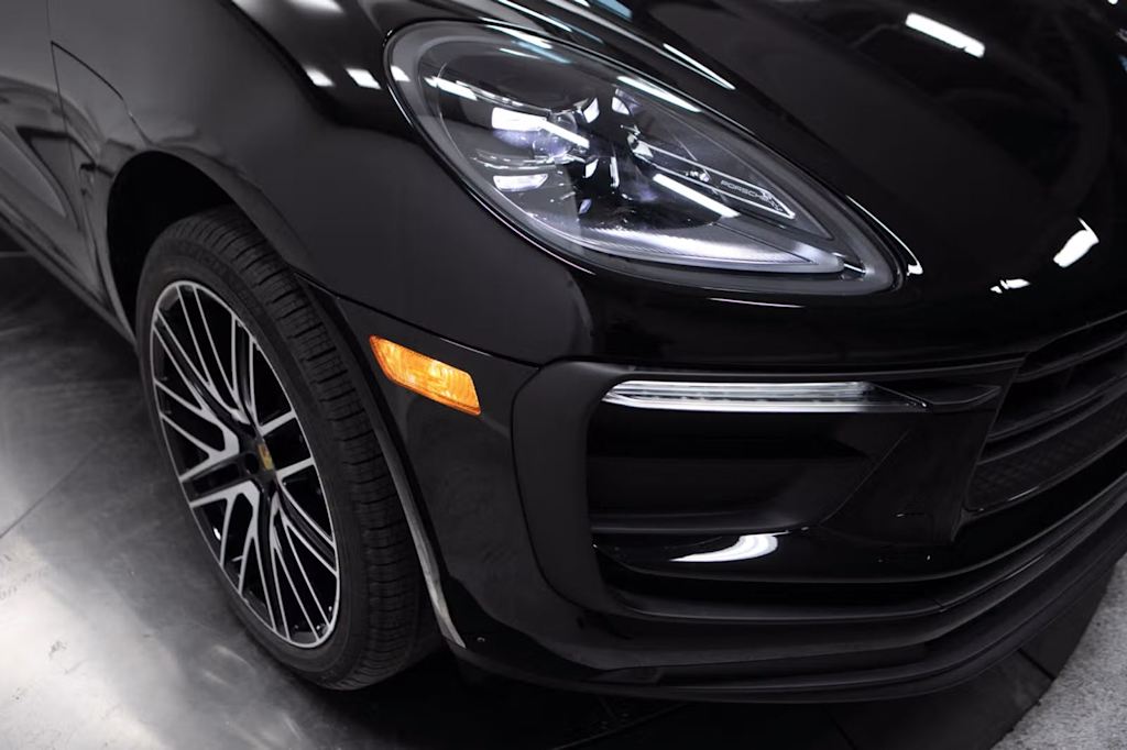 Thumbnail: 2026 Porsche Macan - 6