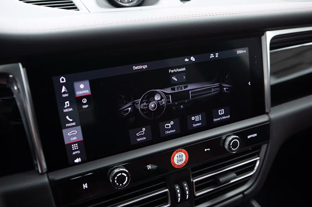 Thumbnail: 2026 Porsche Macan - 13