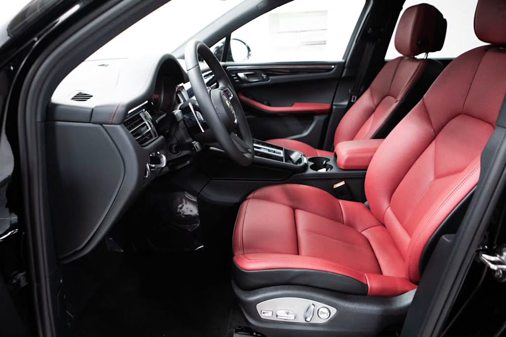 Thumbnail: 2026 Porsche Macan - 10
