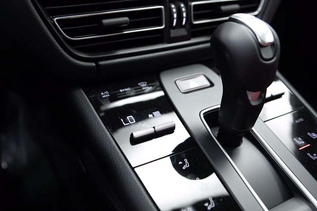 Thumbnail: 2026 Porsche Macan - 29