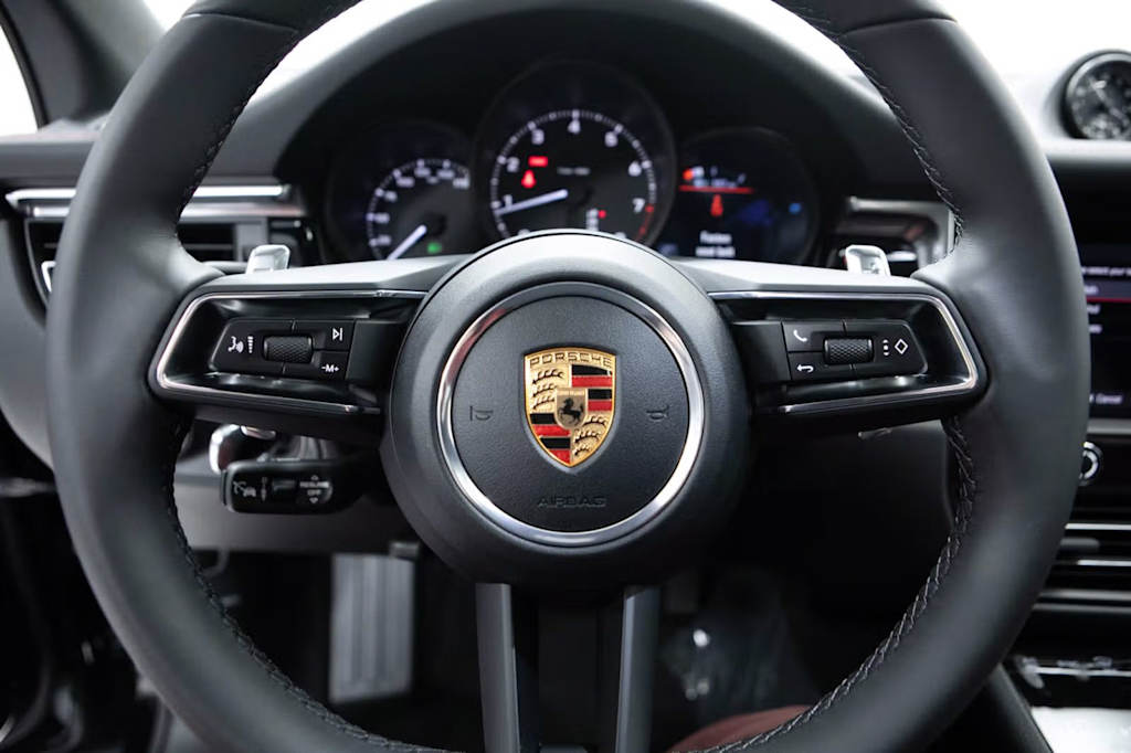 Thumbnail: 2026 Porsche Macan - 12