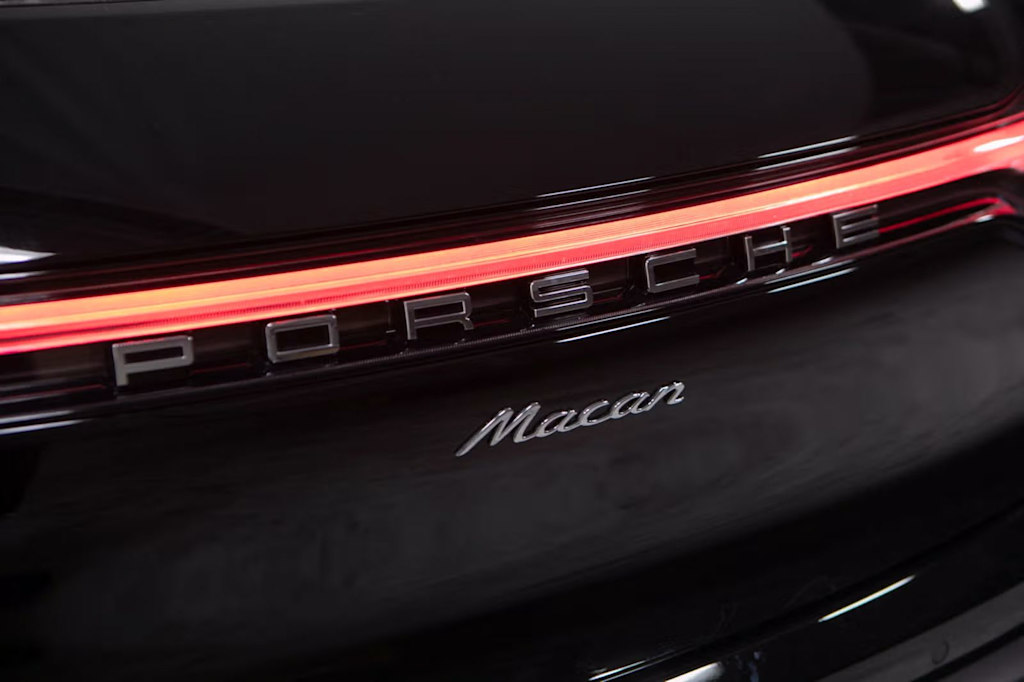 Thumbnail: 2026 Porsche Macan - 22
