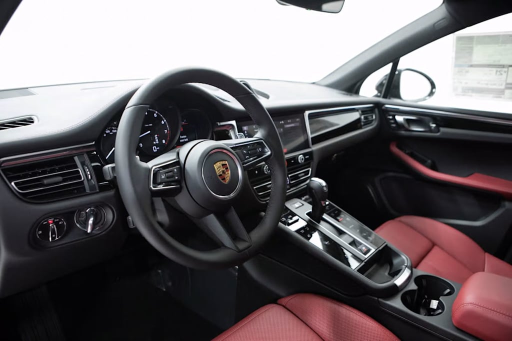 Thumbnail: 2026 Porsche Macan - 2