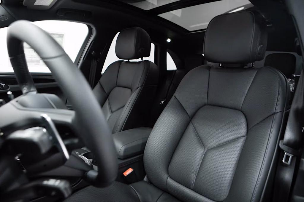 Thumbnail: 2026 Porsche Macan - 9