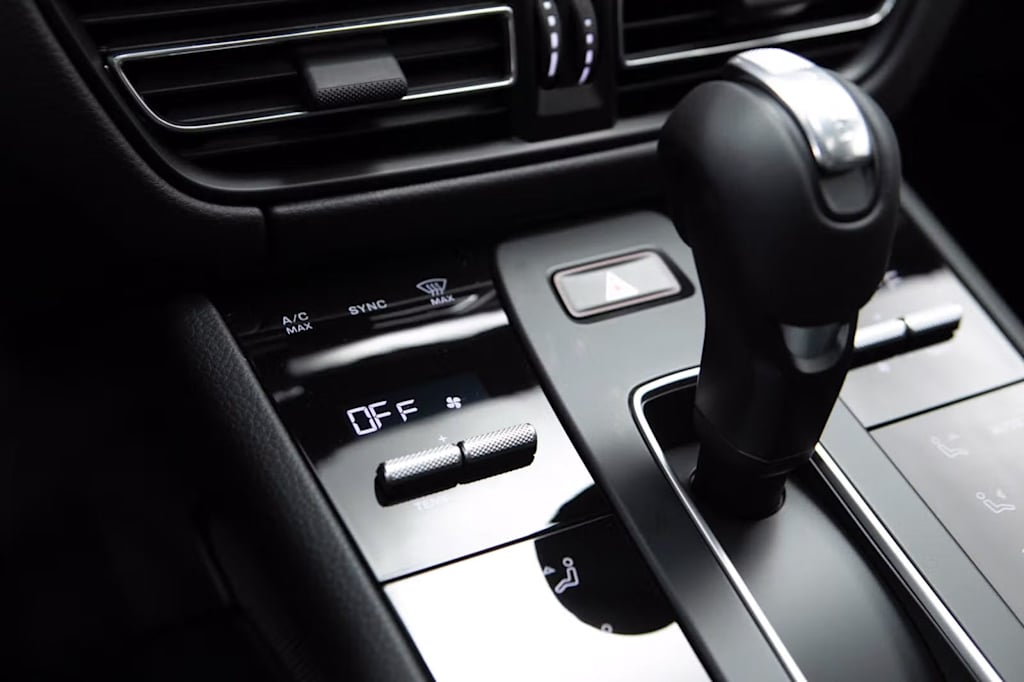 Thumbnail: 2026 Porsche Macan - 13