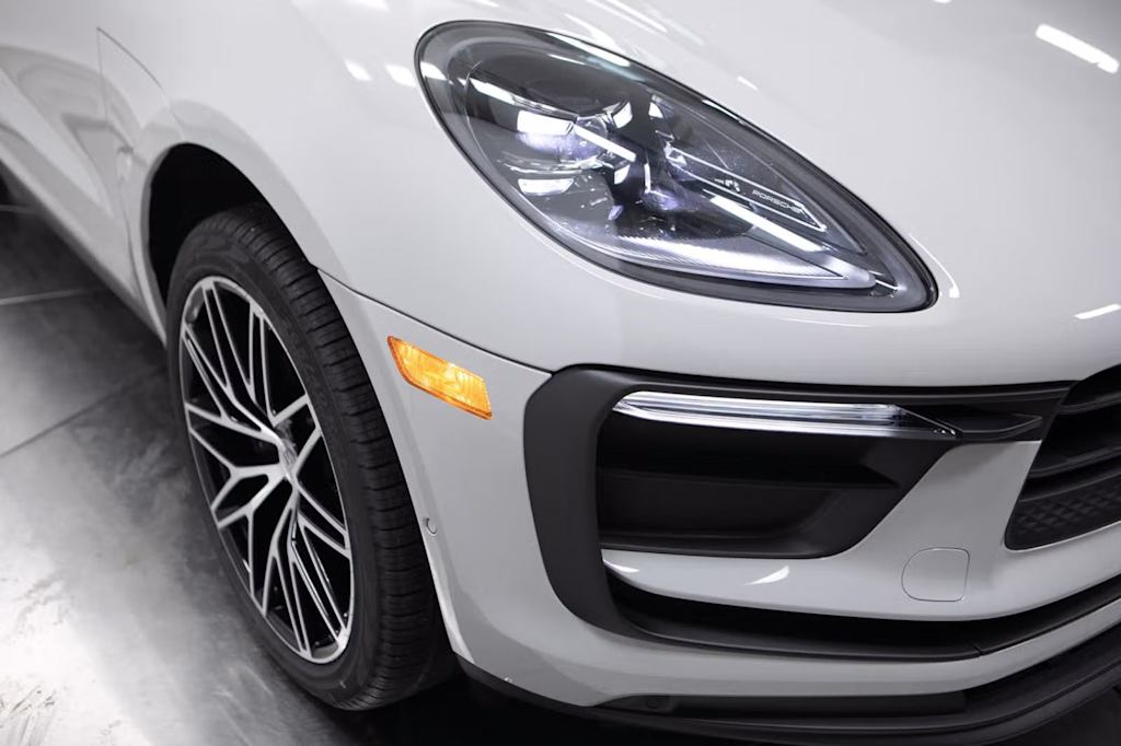 Thumbnail: 2026 Porsche Macan - 6
