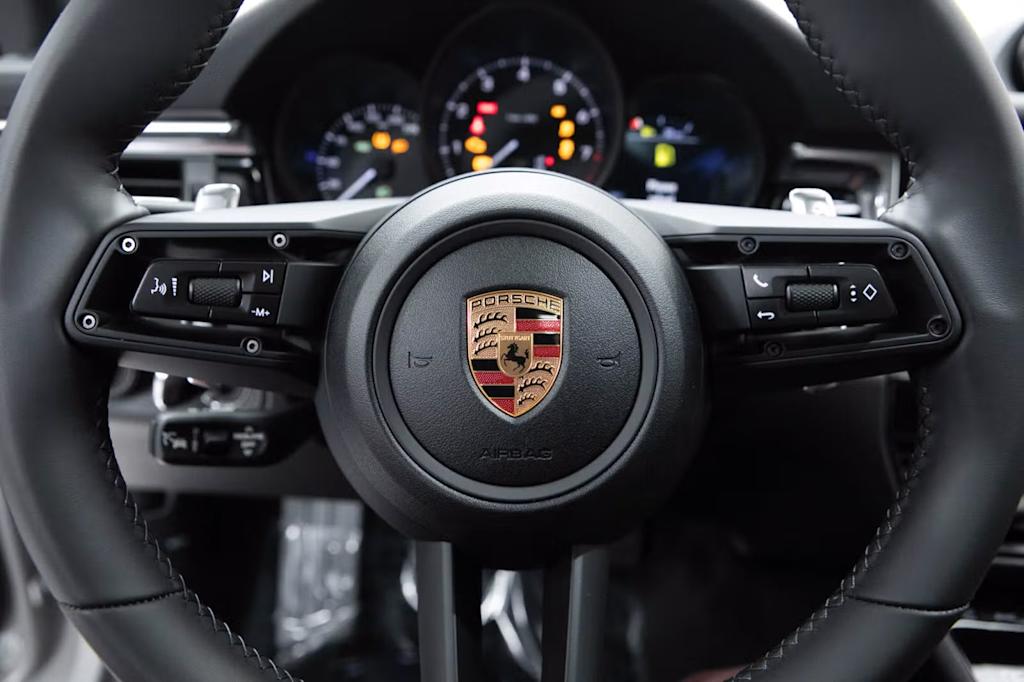 Thumbnail: 2026 Porsche Macan - 20