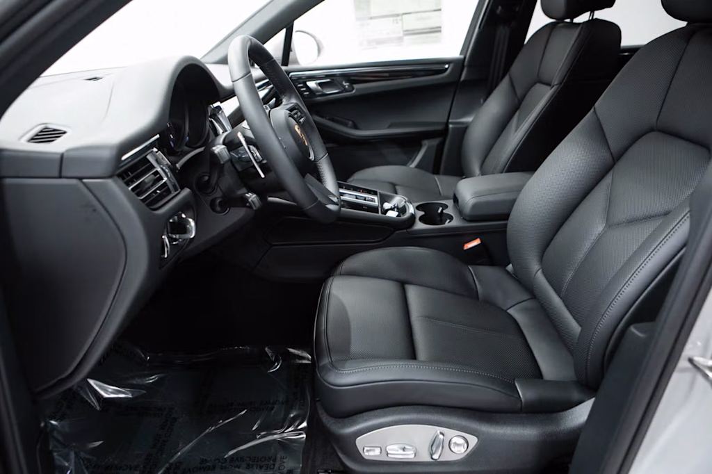 Thumbnail: 2026 Porsche Macan - 10