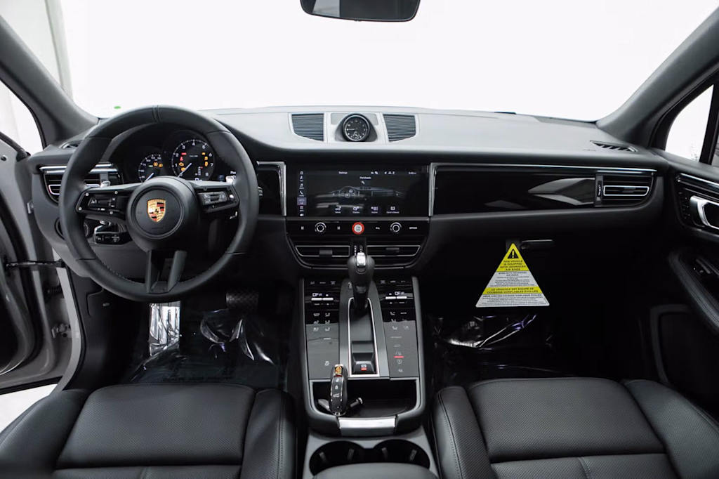 Thumbnail: 2026 Porsche Macan - 8
