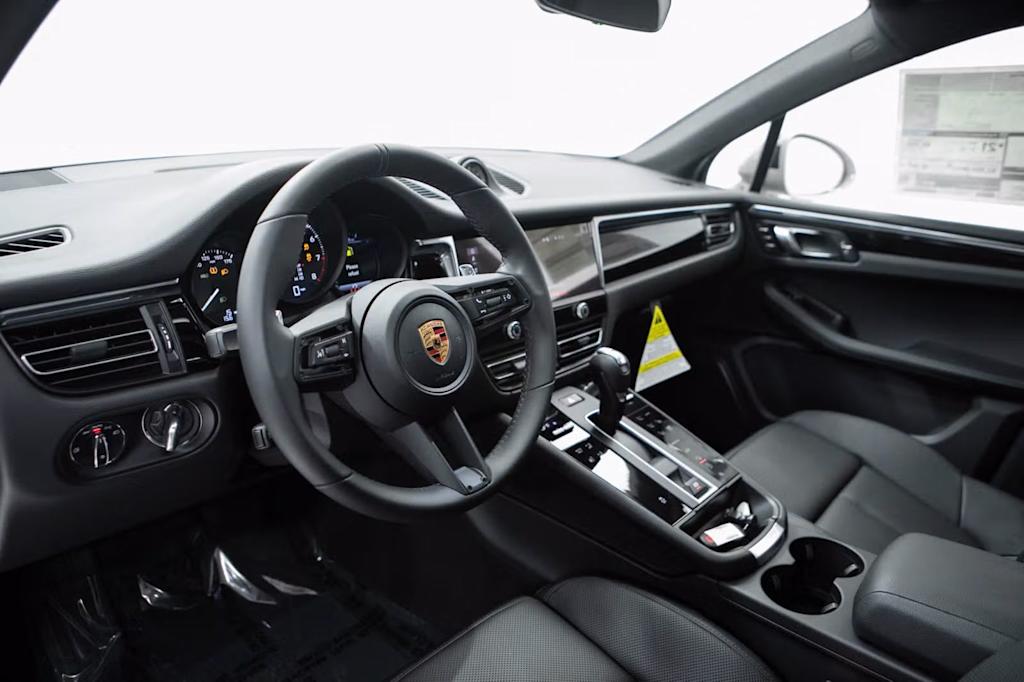 Thumbnail: 2026 Porsche Macan - 2