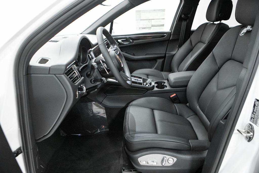 Thumbnail: 2026 Porsche Macan - 9
