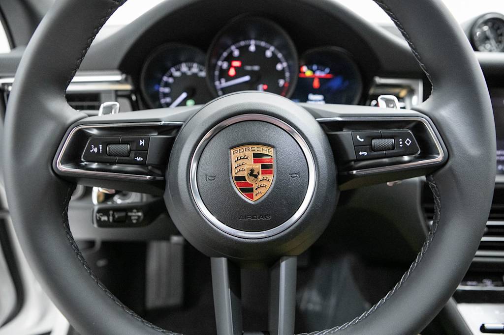 Thumbnail: 2026 Porsche Macan - 11