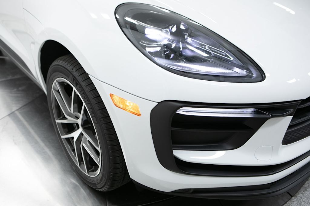 Thumbnail: 2026 Porsche Macan - 5