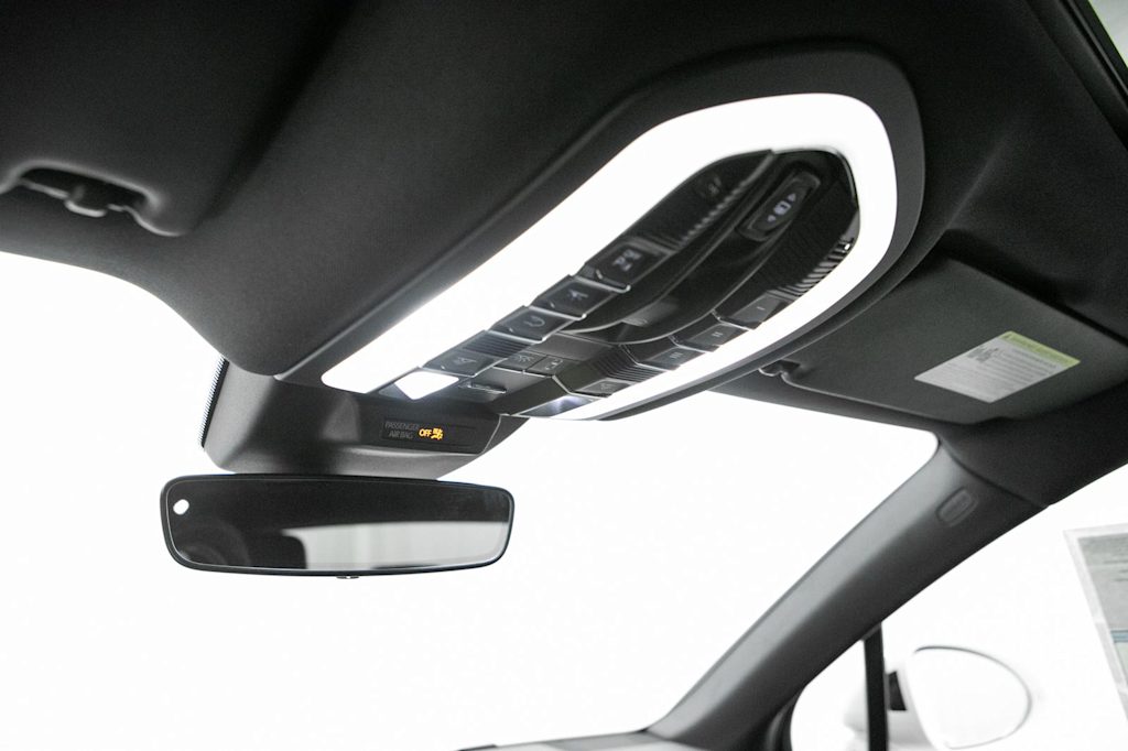 Thumbnail: 2026 Porsche Macan - 35