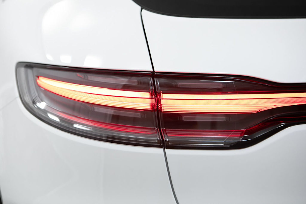 Thumbnail: 2026 Porsche Macan - 23