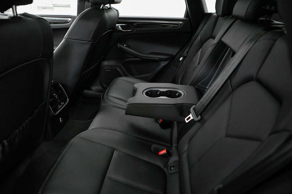 Thumbnail: 2026 Porsche Macan - 37