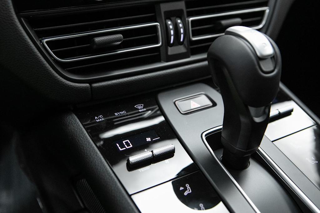 Thumbnail: 2026 Porsche Macan - 31