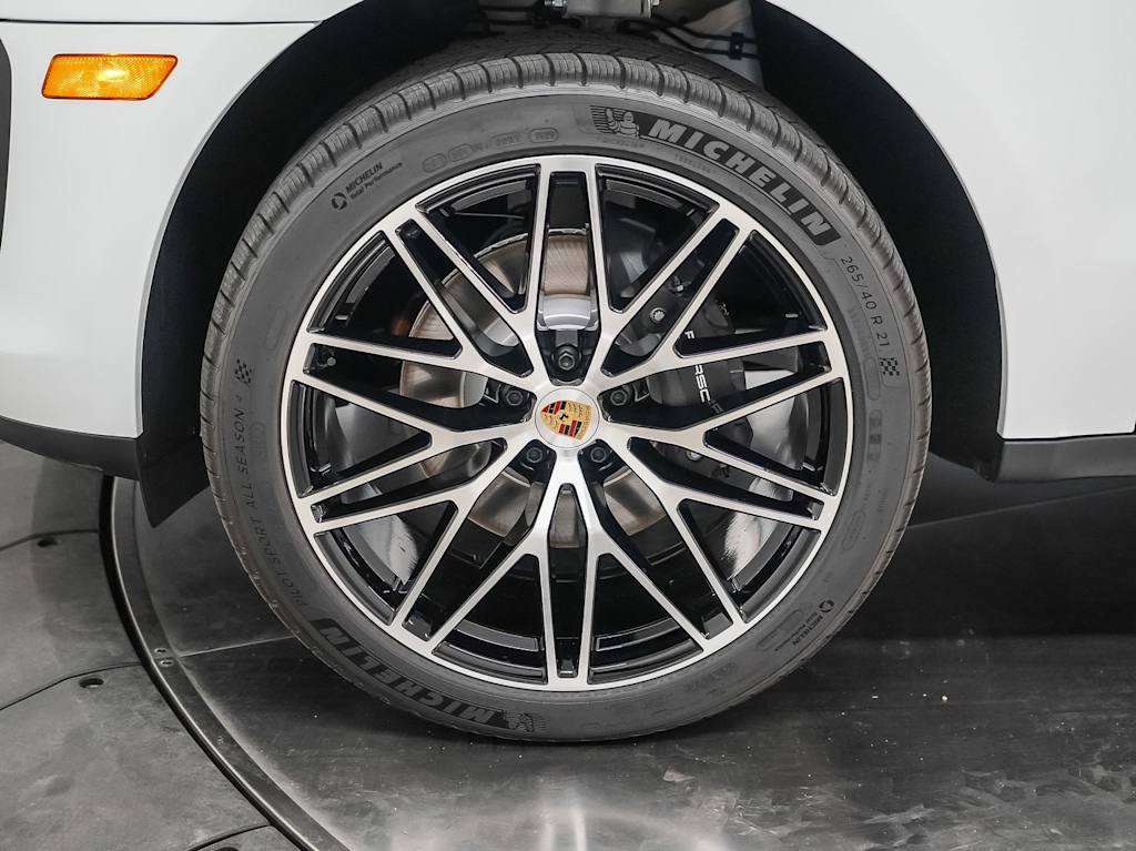 Thumbnail: 2026 Porsche Macan - 8