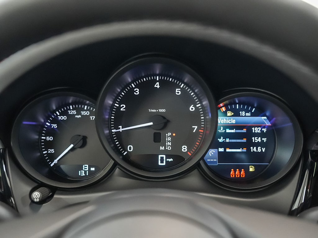 Thumbnail: 2026 Porsche Macan - 17