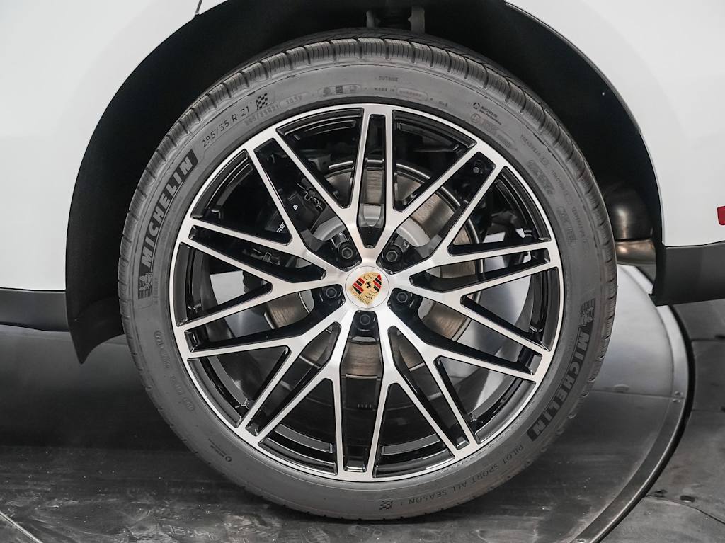Thumbnail: 2026 Porsche Macan - 23