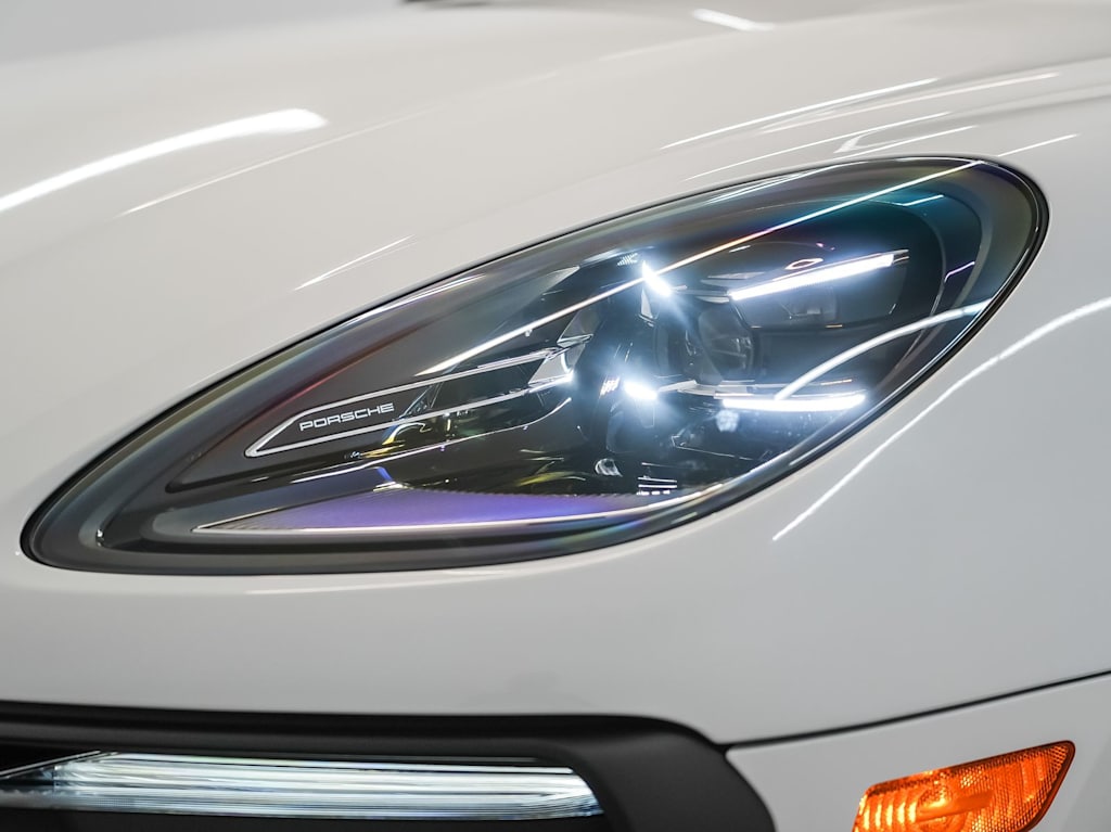 Thumbnail: 2026 Porsche Macan - 22