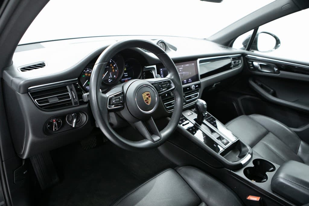 Thumbnail: 2022 Porsche Macan - 2