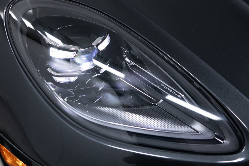 Thumbnail: 2022 Porsche Macan - 33