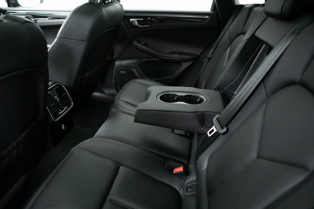 Thumbnail: 2022 Porsche Macan - 30