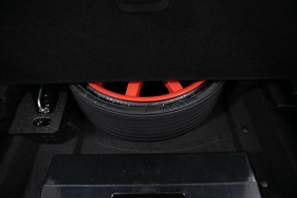 Thumbnail: 2022 Porsche Macan - 32