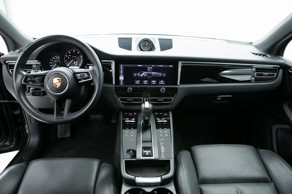 Thumbnail: 2022 Porsche Macan - 8
