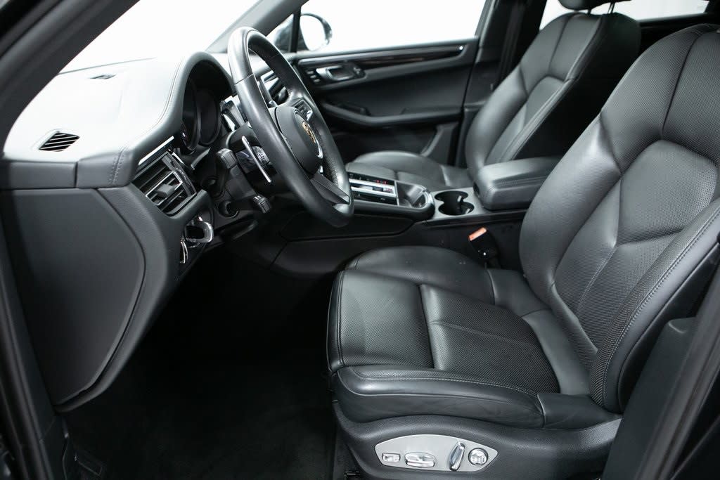 Thumbnail: 2022 Porsche Macan - 10