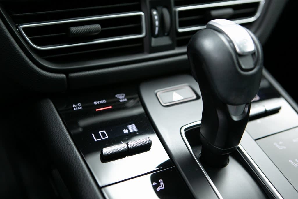 Thumbnail: 2022 Porsche Macan - 24